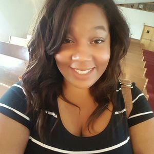 Meet your Posher, Monique